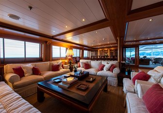 Large living areas on superyacht Bleu De Nimes