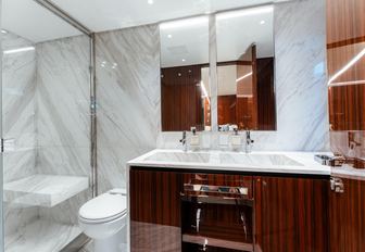 Charter yacht L'AS BLEU en suite