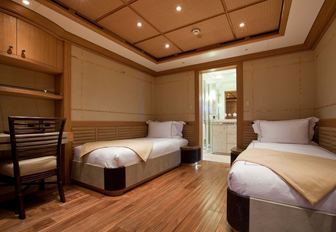 Charter yacht HEMISPHERE twin cabin