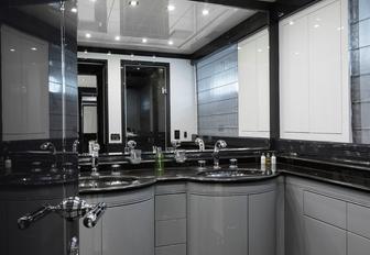 Charter yacht VENI VIDI VICI en suite with black sink unit