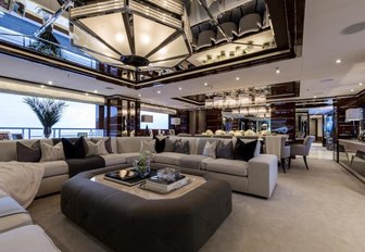 The impressive main salon of luxury yacht 11/11