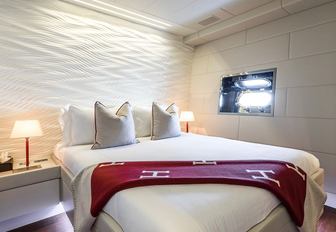 Charter yacht BEACHOUSE double guest cabin