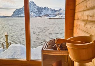 Superyacht charter CAPTAIN ARCTIC sauna and large window