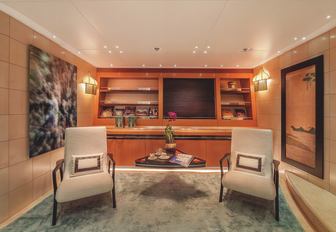 Charter yacht MALTESE FALCON master cabin seating area