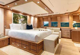 Charter yacht NORMA JEAN master cabin with central berth