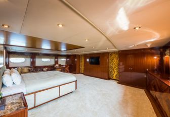 Charter yacht ASHENA master cabin