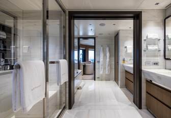 Superyacht charter ARTISAN large en suite