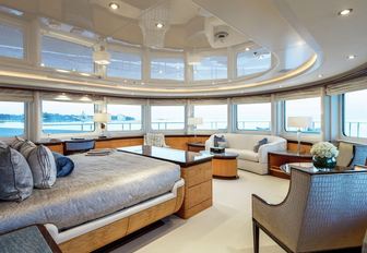 Superyacht charter LUCKY LADY master cabin