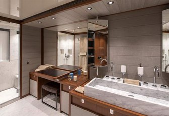 superyacht x en suite bathroom