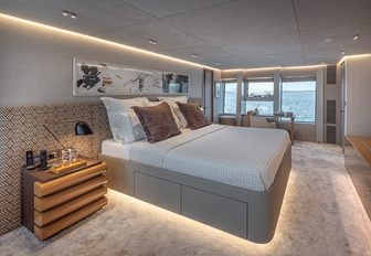 Charter yacht ONE ZERO master cabin with central berth