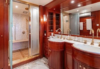 Charter yacht TIREA en suite overview