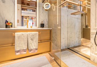 Superyacht charter RAJA² en suite