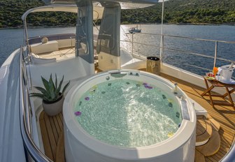 The Jacuzzi on board superyacht Seventh Sense