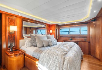 Charter yacht MAMBO master cabin overview