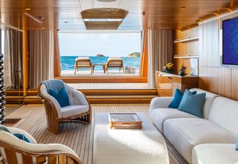 Superyacht charter AMOR A VIDA beach club interiors