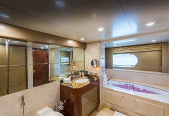 Charter yacht ASHENA ensuite with bath tub