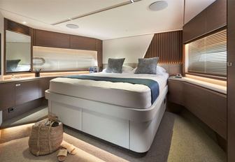 Charter yacht ELIZABETH guest cabin