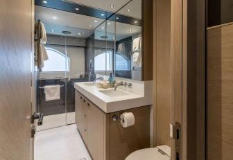 Luxury yacht charter ASCEND en suite