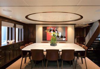 dining area in the main salon of superyacht SAFIRA 