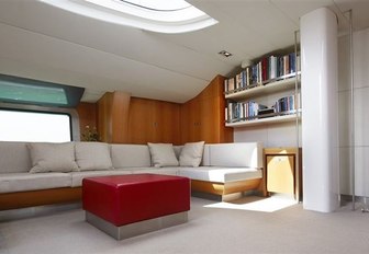 The main salon of sailing yacht SILVERTIP