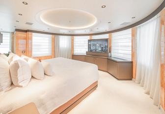 Charter yacht AELIA master cabin 