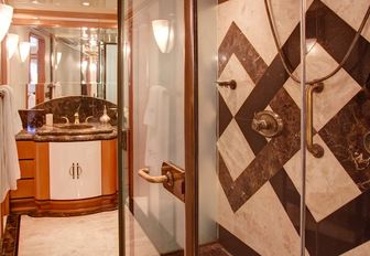 Charter yacht XOXO en suite