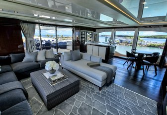 take 5 yacht main salon 