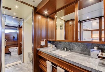 full-beam en suite in master suite aboard luxury yacht Drew 