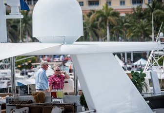 show attendees catch up at the Palm Beach Boat Show 2017