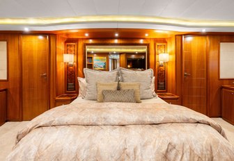 Charter yacht MAMBO berth in a guest cabin