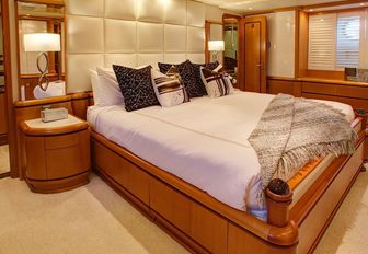 Charter yacht XOXO master cabin