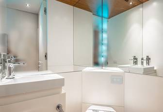 Charter yacht KOJU en suite with sink unit