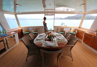 dining for six on enclosed aft deck of luxury yacht BAHAMA 