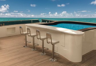 swim-up Jacuzzi on board superyacht MEIRA