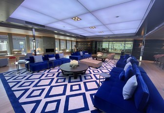 Luxury yacht BOLD main salon 