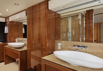Charter yacht WICKED PLAY en suite with dual sinks