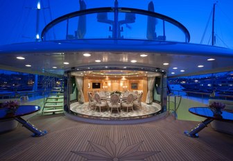 superyacht st david alfresco dining