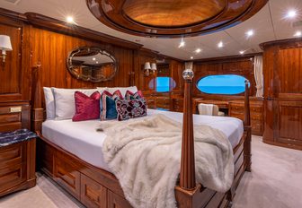 Charter yacht AMORE master cabin