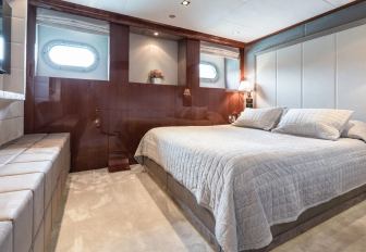 Charter yacht BLISS double cabin with central berth and portholes