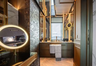 Charter yacht RAJA² en suite with distant sink unit