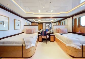 Superyacht charter LUCKY LADY twin cabin