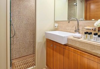 Charter yacht BEST OFF en suite