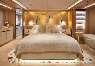 Charter yacht HAZE² master cabin with central berth