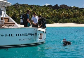 charter guests aboard superyacht HEMISPHERE try out diving on a Tahiti yacht charter