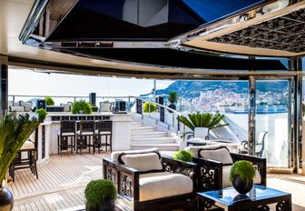 glimpse of the raised pool area from the atrium on the sundeck aboard motor yacht ‘Lioness V’