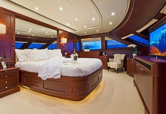master suite with 180-degree views aboard motor yacht ‘Pure Bliss’ 