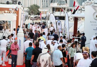 busy boardwalks at the Dubai International Boat Show