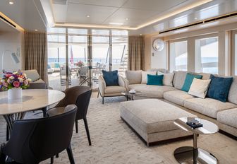 Sky lounge on board motor yacht OCEAN Z