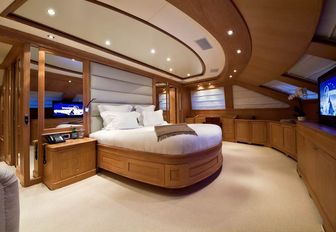 master suite with panoramic views on board luxury yacht ‘African Queen’ 