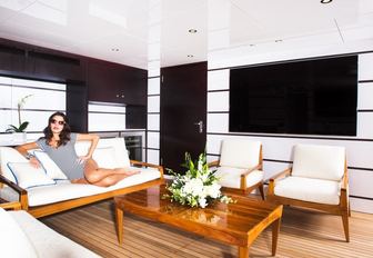 charter guest relaxes in the chic beach club aboard motor yacht ‘My Seanna’ 